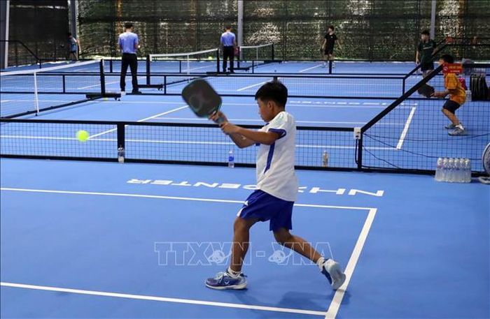 Các vận động viên tranh tài sau lễ khai mạc.
