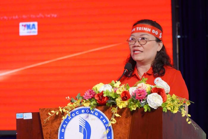 Bà Đặng Thị Thu Uyên, Chủ tịch Hội Chữ thập đỏ tỉnh Đồng Tháp phát biểu khai mạc. Ảnh: BTC