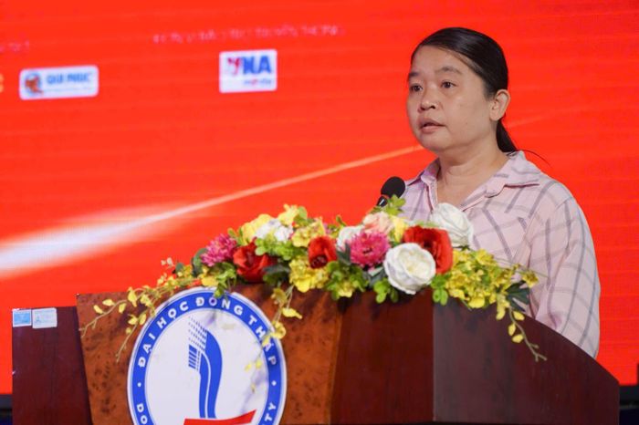 Đại diện gia đình hiến máu tiêu biểu, chị Trần Kim Dương chia sẻ về hành trình tham gia và lan tỏa phong trào hiến máu tình nguyện. Ảnh: BTC