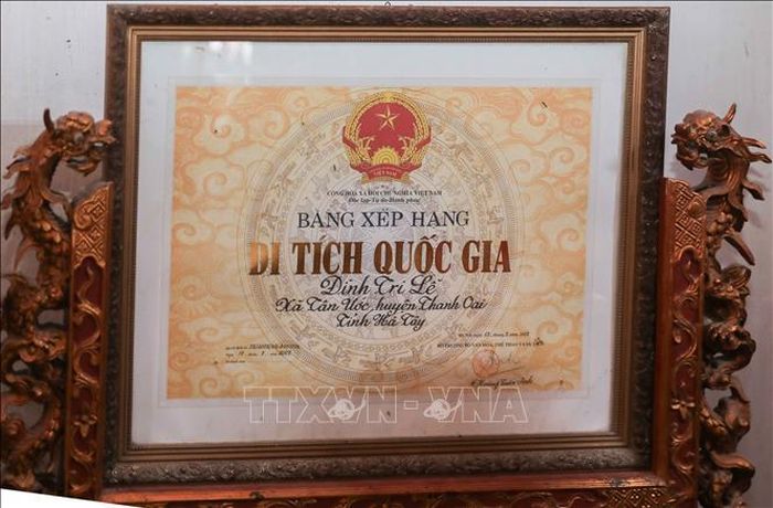 Đình làng Tri Lễ, di tích kiến trúc nghệ thuật cấp Quốc gia từ năm 2008, là trung tâm tín ngưỡng thờ Đức Thánh Cao Sơn và Linh Lang Đại Vương, gắn liền với làng nghề giò chả Ước Lễ nổi tiếng với lịch sử phát triển gần 500 năm qua.