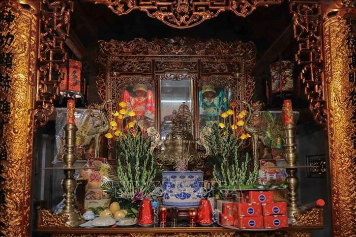 Đình làng Tri Lễ, di tích kiến trúc nghệ thuật cấp Quốc gia từ năm 2008, là trung tâm tín ngưỡng thờ Đức Thánh Cao Sơn và Linh Lang Đại Vương, gắn liền với làng nghề giò chả Ước Lễ nổi tiếng với lịch sử phát triển gần 500 năm qua.