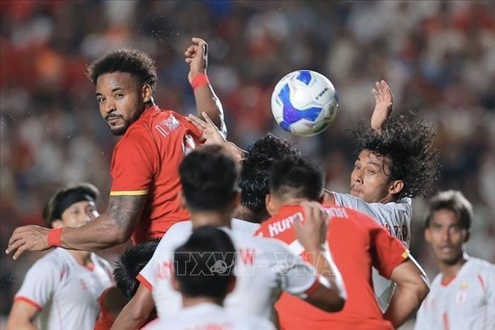Xuân Mạnh ghi bàn thắng nâng tỷ số lên 2 - 0 cho dội tuyển Việt Nam.
