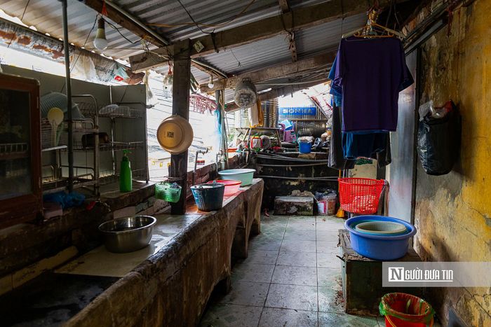 Không gian sinh hoạt chật hẹp, thiếu ánh sáng và mất mỹ quan đô thị.