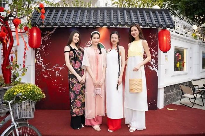 Hội bạn thân từng đến ủng hộ quán của Thúy An.
