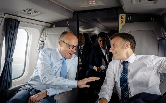 Thủ tướng Đức Friedrich Merz và Tổng thống Pháp Emmanuel Macron di chuyển đến căn cứ không quân Noervenich ở miền Tây nước Đức để đàm phán về quốc phòng. Ảnh: Getty