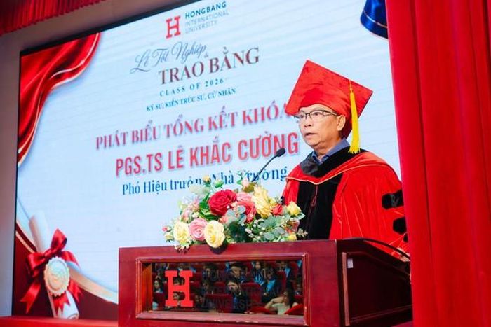PGS.TS. Lê Khắc Cường - Phó Hiệu trưởng HIU phát biểu tại buổi lễ