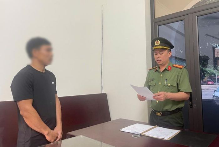 Cơ quan An ninh điều tra Công an tỉnh Phú Thọ tống đạt quyết định khởi tố bị can Bùi Văn T.
