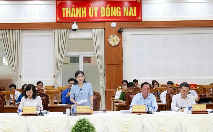 Bà Tôn Ngọc Hạnh - Chủ tịch HĐND TP Đồng Nai phát biểu tại hội nghị.