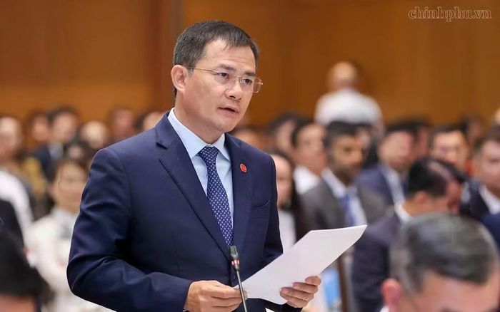 Trung tướng Tào Đức Thắng cho rằng doanh nghiệp đầu tàu không chỉ kinh doanh mà phải dẫn dắt nền kinh tế. Ảnh: VGP.
