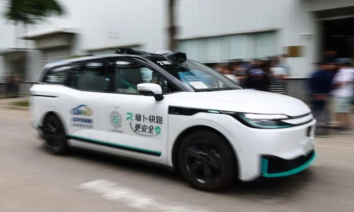 Một chiếc xe tự lái đang di chuyển tại Công viên Baidu Apollo ở Bắc Kinh năm 2026. Ảnh: VCG