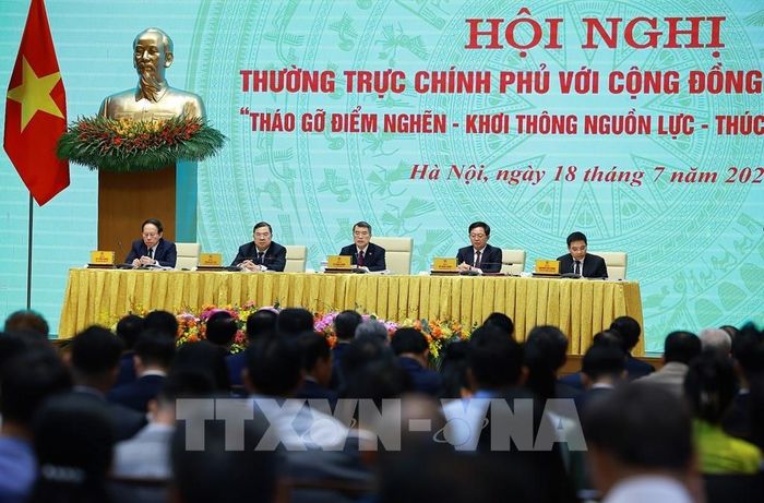 Thủ tướng Lê Minh Hưng chủ trì Hội nghị Thường trực Chính phủ với cộng đồng doanh nghiệp. Ảnh: Dương Giang – TTXVN