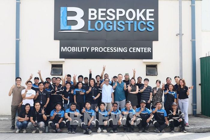 Trong khuôn khổ hợp tác, VinFast và Bespoke Logistics sẽ phối hợp đào tạo đội ngũ kỹ thuật viên, chuyển giao quy trình vận hành và kiểm soát chất lượng, đồng thời phát triển hệ thống cung ứng linh kiện phục vụ dịch vụ xe máy điện tại Philippines