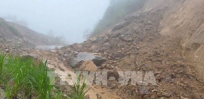Sạt lở do mưa lớn. Ảnh minh họa: TTXVN phát