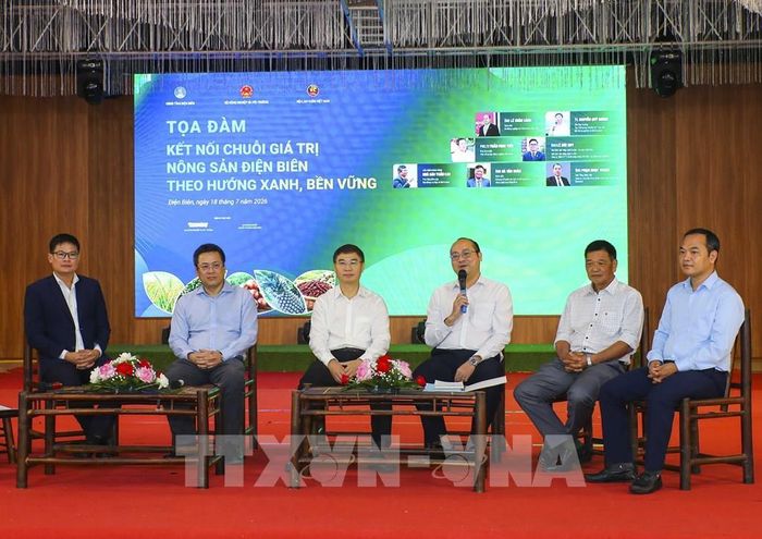 Các đại biểu tham dự tọa đàm bàn giải giải pháp phát triển nông nghiệp xanh tại Điện Biên. Ảnh: Xuân Tư - TTXVN