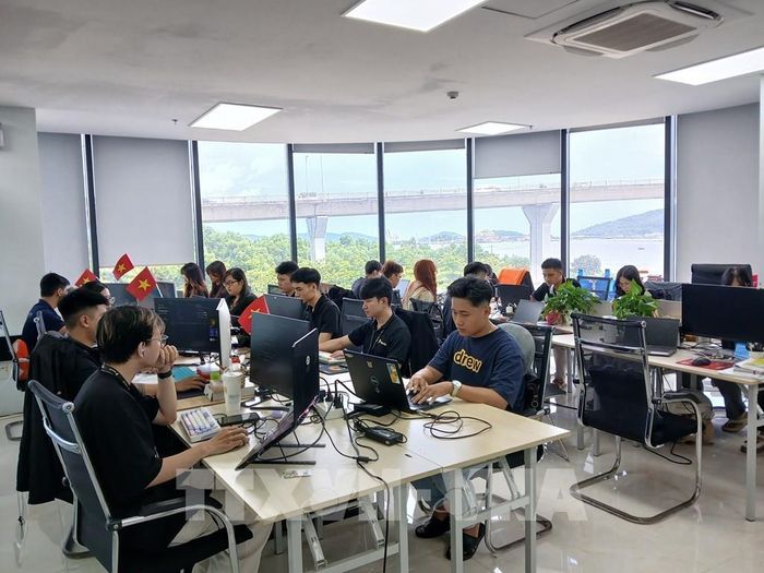 Đà Nẵng phấn đấu trở thành 1 trong 3 trung tâm vi mạch bán dẫn lớn của Việt Nam với khoảng 5.000 nhân lực chất lượng cao được đào tạo đáp ứng được yêu cầu công việc trên toàn cầu. Ảnh: Mỹ Hà - TTXVN