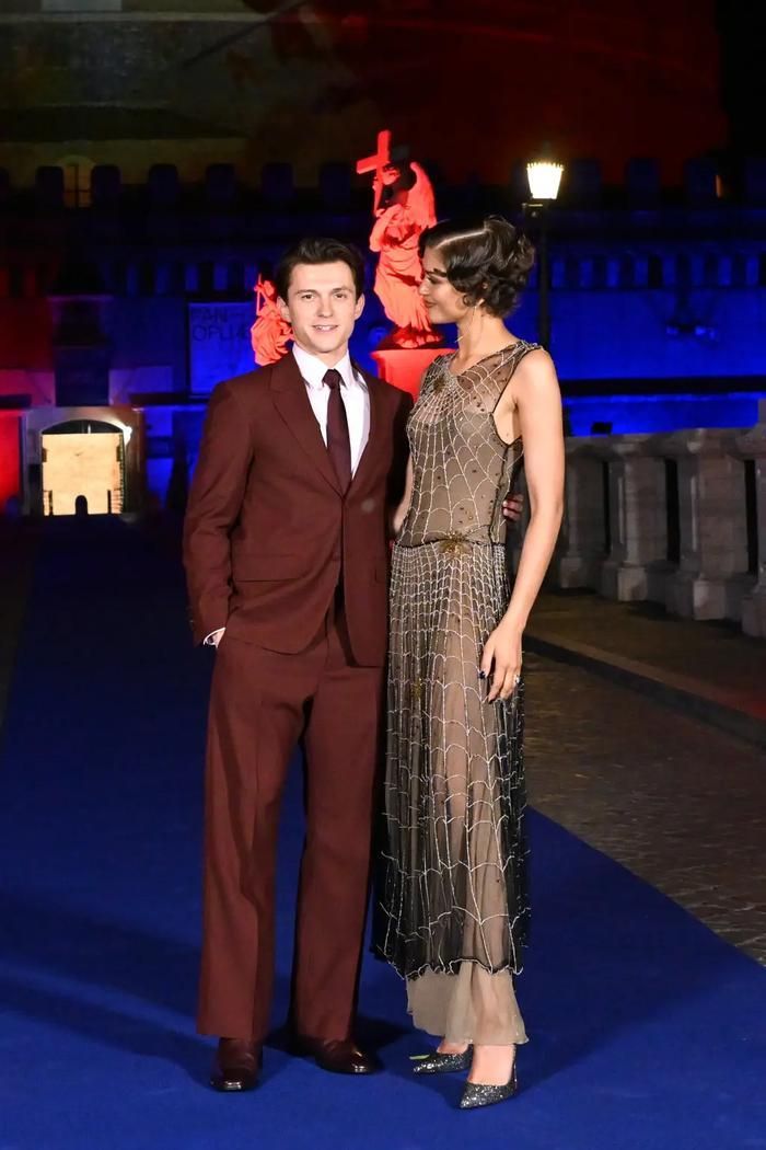 Hiện Tom Holland và Zendaya đang tích cực tham gia các hoạt động quảng bá cho The Odyssey.
