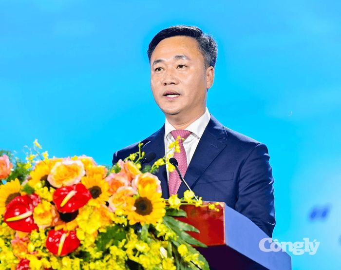 Ông Nguyễn Việt Hùng - Phó Bí thư Tỉnh ủy, Chủ tịch UBND tỉnh Khánh Hòa phát biểu.