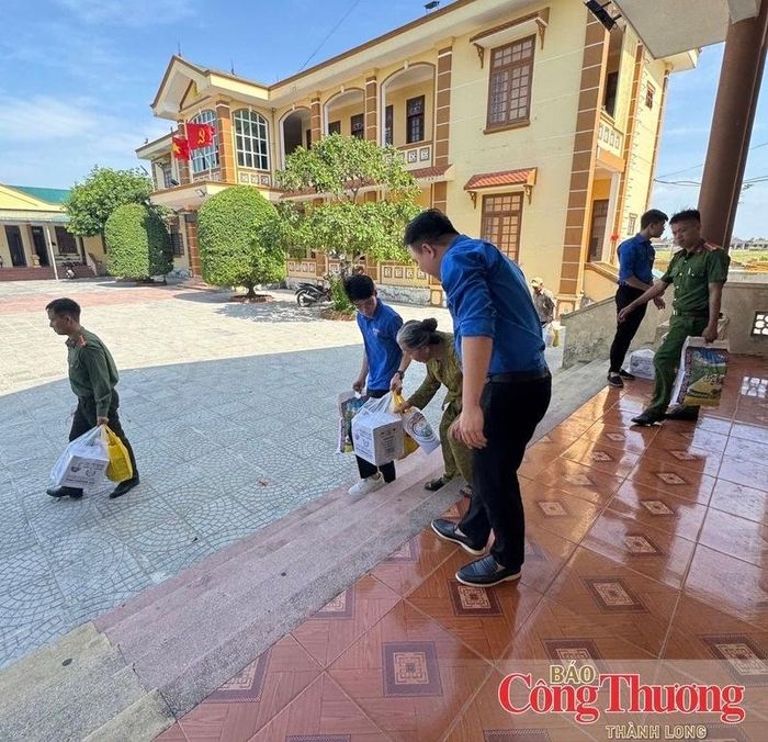 Đoàn Thanh niên Bộ Công Thương chia sẻ, tiếp thêm động lực để bà con vượt qua khó khăn.