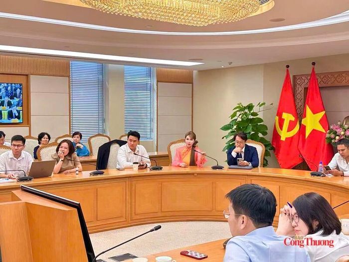 Bà Phạm Thị Kim Thảo - CEO Công ty TNHH Cố vấn Đầu tư Phát triển Hoàng Kim Phát trao đổi bên lề hội nghị - Ảnh: An An