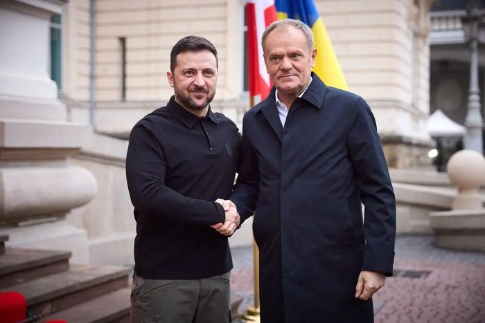 Tổng thống Ukraine Volodymyr Zelensky hội đàm với Thủ tướng Ba Lan Donald Tusk tại thành phố Lviv, Ukraine, ngày 17/12. Ảnh: Văn phòng Tổng thống Ukraine.