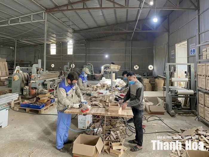 Công ty TNHH Sản xuất và Thương mại Bamboo Vina (xã Hà Trung) tăng tỷ lệ nội địa hóa trong sản xuất góp phần nâng cao năng suất.