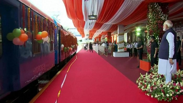 Thủ tướng Narendra Modi đã trực tiếp chủ trì lễ đưa đoàn tàu vào khai thác tại thành phố Jind, thuộc bang Haryana, miền Bắc Ấn Độ Ảnh: nta.ng.