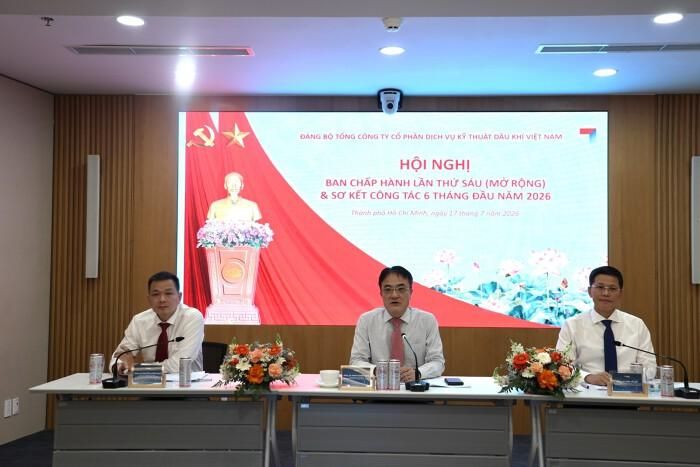 Đoàn chủ tọa điều hành Hội nghị. (Ảnh: PVS).