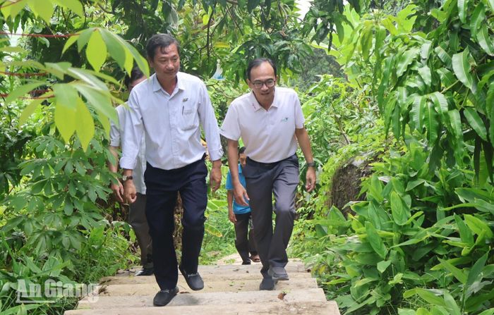 Hai đơn vị khảo sát thực tế chuẩn bị cho kế hoạch thực hiện một số nội dung hợp tác tại Trung tâm Phát sóng truyền hình quốc gia và địa phương Hòn Me.