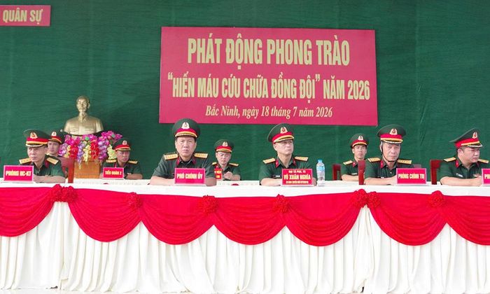 Các đại biểu dự lễ phát động.