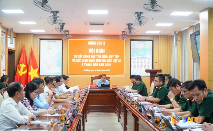 Các đại biểu tham dự hội nghị tại điểm cầu Bộ Chỉ huy Quân sự thành phố Đà Nẵng. Ảnh: TÂM ĐAN