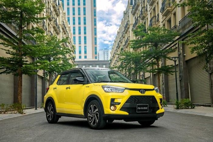 Toyota Raize mang đến nhiều lựa chọn phối màu trẻ trung, đặc biệt là các phiên bản hai tông màu.