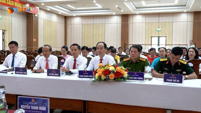 Các đại biểu tham dự kỳ họp. Ảnh: LAM KHUÊ