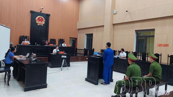 Tòa án nhân dân tỉnh Điện Biên xét xử đối tượng Lò Văn Thông lừa 6 công dân sang Lào làm việc cho đường dây lừa đảo. Thông đã bị kết án 12 năm tù.