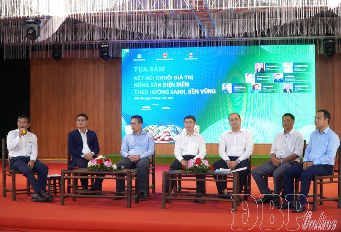 Đại biểu tọa đàm, trao đổi về định hướng phát triển các sản phẩm chủ lực của Điện Biên.