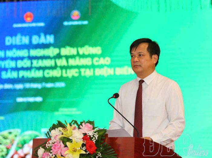 Phó Chủ tịch Thường trực UBND tỉnh Lò Văn Cương phát biểu tại diễn đàn.
