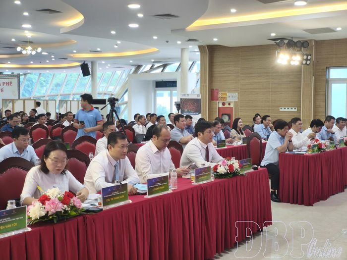 Đại biểu dự Diễn đàn Phát triển nông nghiệp bền vững gắn với chuyển đổi xanh và nâng cao chuỗi giá trị các sản phẩm chủ lực.