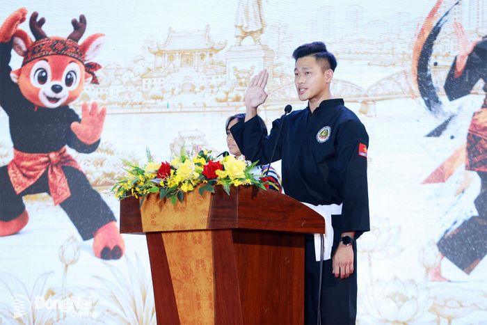 Đại diện vận động viên tuyên hứa thi đấu trung thực, cao thượng. Ảnh: Thủy Tiên