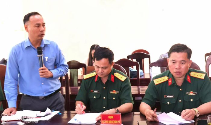 Thượng tá Vũ Văn Thọ, Đội trưởng Đội K72, Bộ Chỉ huy Quân sự thành phố Đồng Nai hứa quyết tâm trước thủ trưởng Quân khu 7, Bộ Chỉ huy Quân sự thành phố thực hiện tốt đợt tìm kiếm, quy tập hài cốt liệt sĩ. Ảnh: Nguyệt Hà