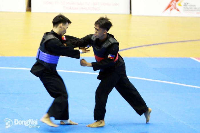 Các võ sĩ cống hiến những màn đối kháng quyết liệt, thể hiện kỹ thuật, bản lĩnh và tinh thần thượng võ. Ảnh: Thủy Tiên