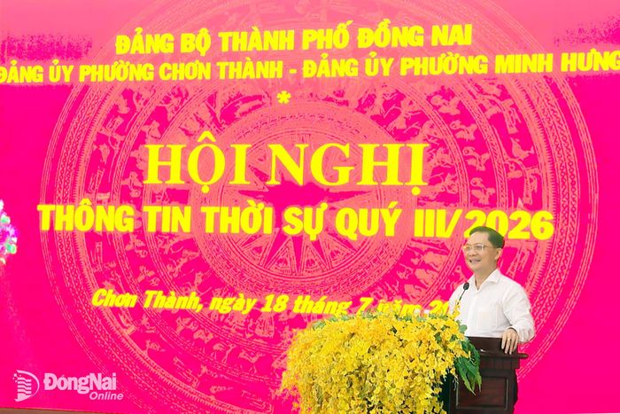 Ủy viên Ban Thường vụ Thành ủy, Phó Chủ tịch Thường trực Ủy ban MTTQ Việt Nam thành phố Đồng Nai Hà Anh Dũng, Báo cáo viên Trung ương thông tin các chuyên đề tại hội nghị. Ảnh: Đỗ Trình