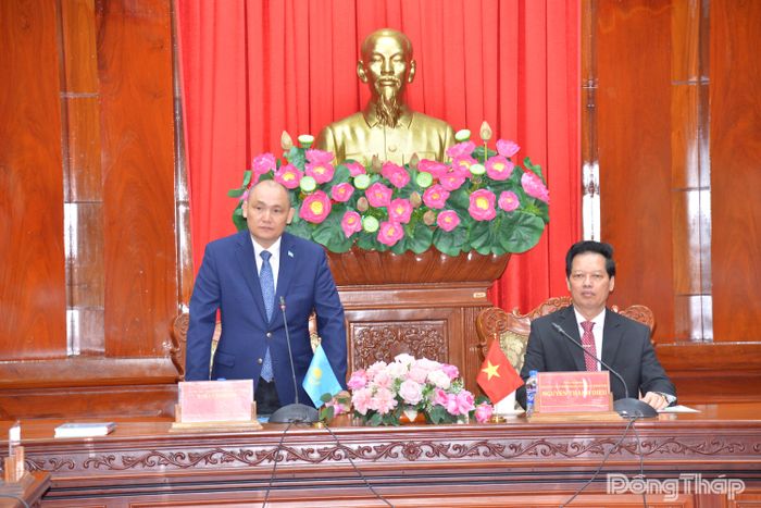 Ngài Kanat Tumysh phát biểu tại buổi làm việc.