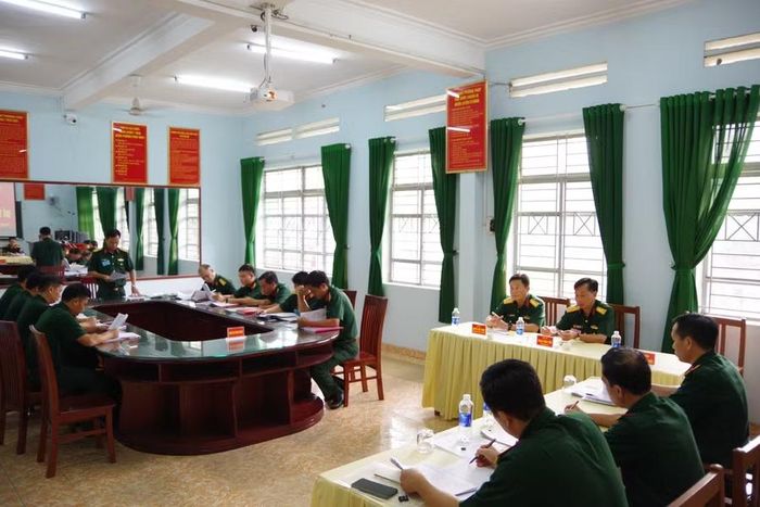 Thí sinh tham gia thi thực hành điều hành sinh hoạt chi bộ. Ảnh: Công Danh