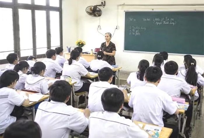 Nhà giáo sau khi nghỉ hưu được tiếp tục ký hợp đồng với cơ sở giáo dục. Ảnh: TPO