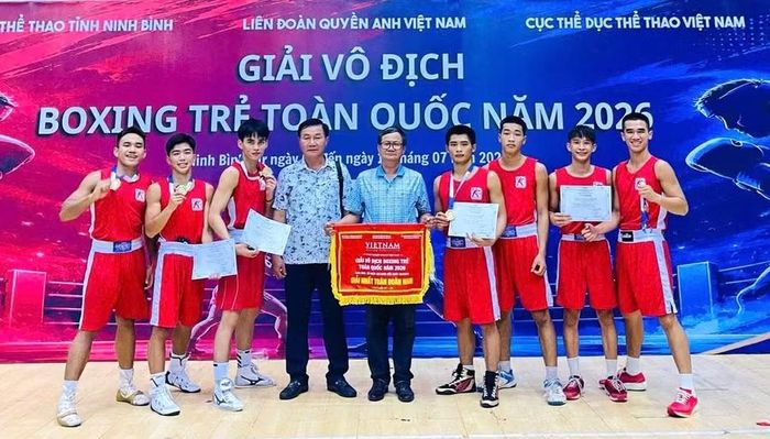 Sự chắc chắn trong chuyên môn cùng bản lĩnh thi đấu của các võ sĩ lứa tuổi 17-18 đã góp phần giúp đoàn boxing Gia Lai giành ngôi nhất toàn đoàn ở nhóm tuổi này. Ảnh: ĐVCC