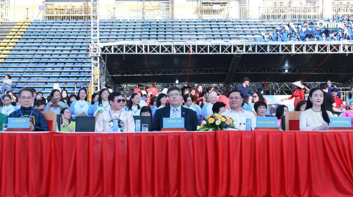 Các đại biểu tham dự chương trình.