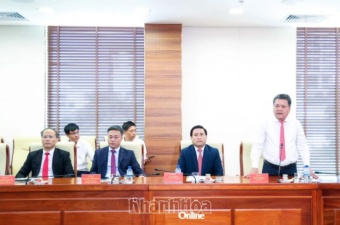 Đồng chí Trần Phong phát biểu tại hội nghị.