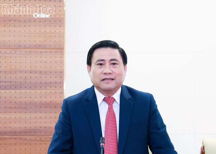 Đồng chí Lâm Đông phát biểu tại hội nghị.