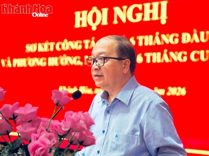 Lãnh đạo Sở Y tế phát biểu tại hội nghị.