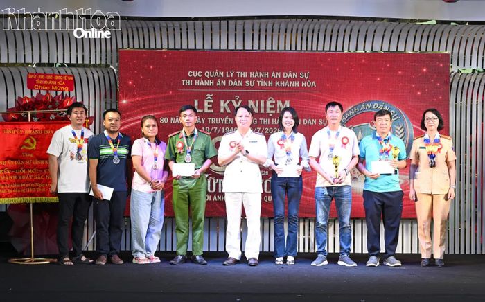 Các vận động viên nhận giải thưởng.