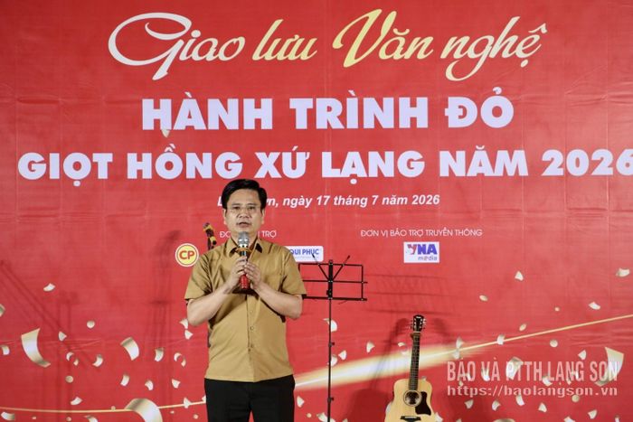 Đồng chí Chủ tịch Hội Chữ thập đỏ tỉnh phát biểu tại chương trình